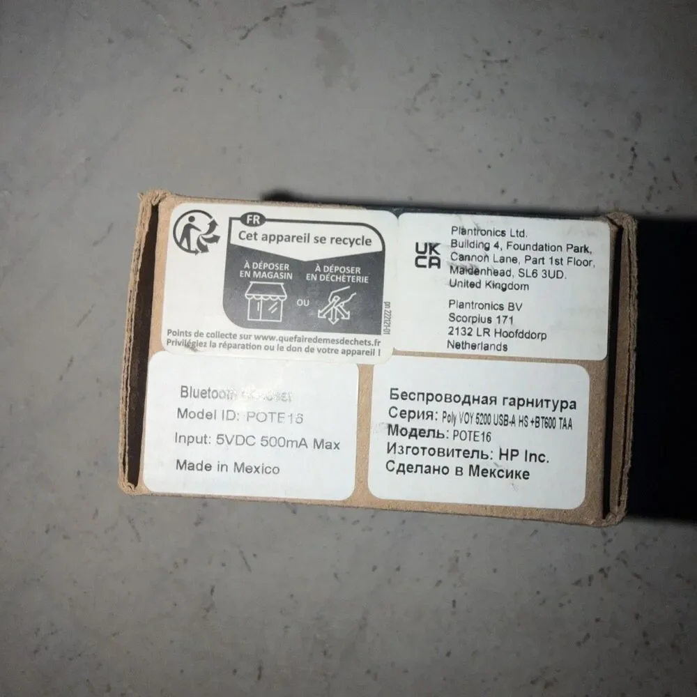 HP Poly Voyager 5200 USB-A UC with BT700 USB-A adapter (TAA version).